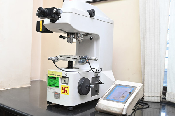 Micro Hardness Tester with Case depth Graph